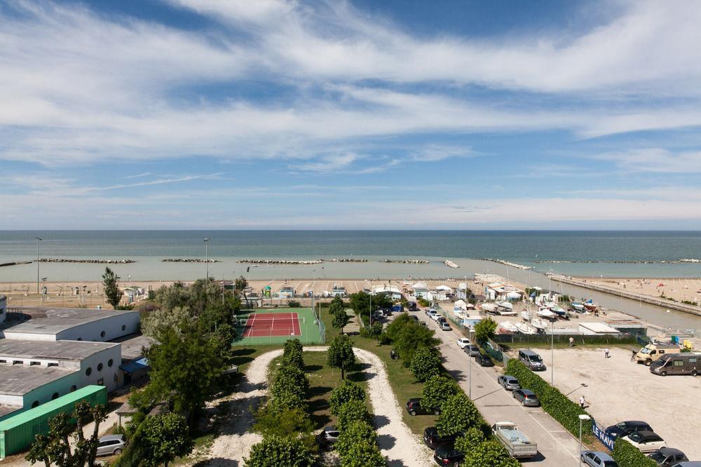 Hotel Cormoran Riccione Exterior photo