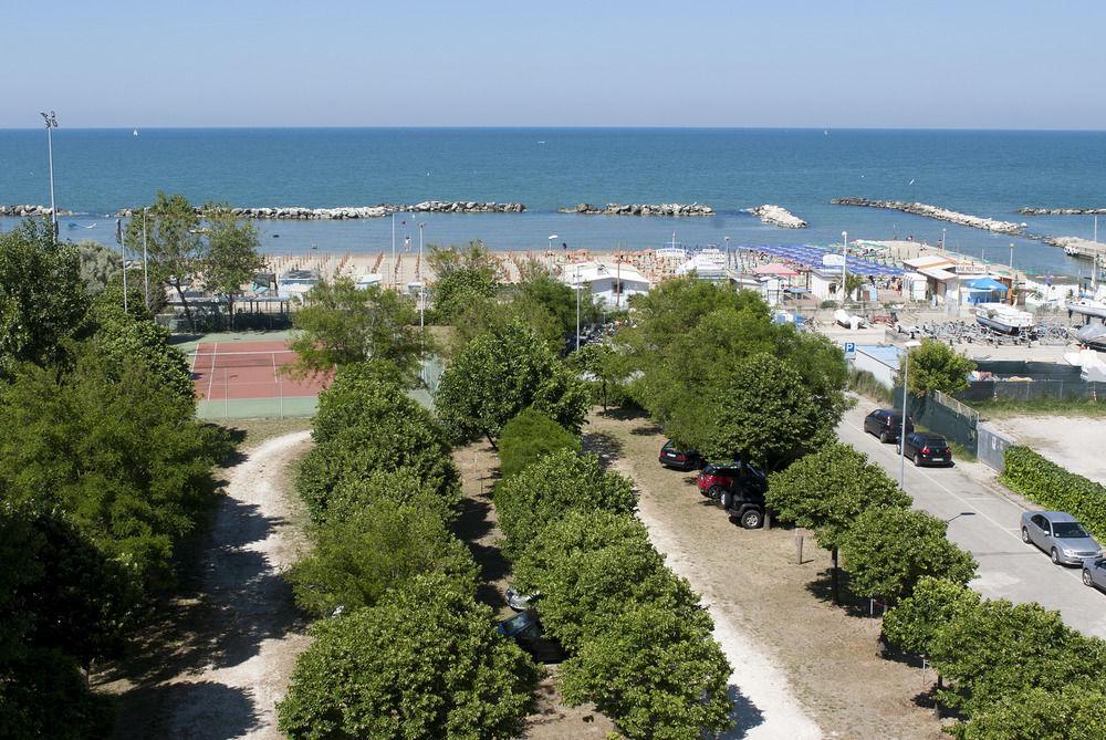 Hotel Cormoran Riccione Exterior photo